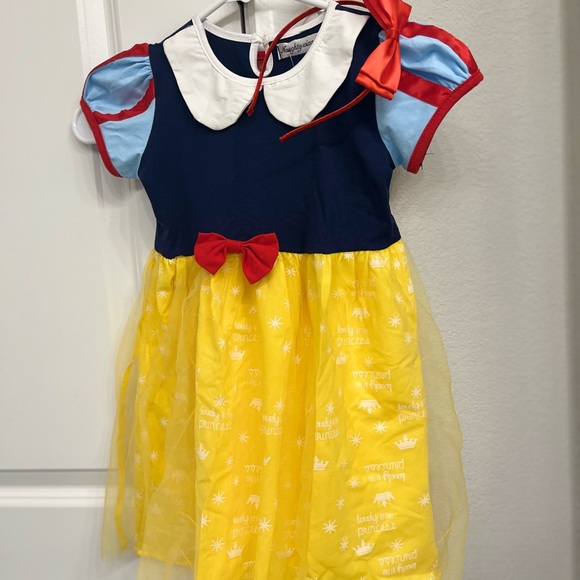 HALLOWEEN! Adorable Snow White dress with headband & cape. - Picture 3 of 3